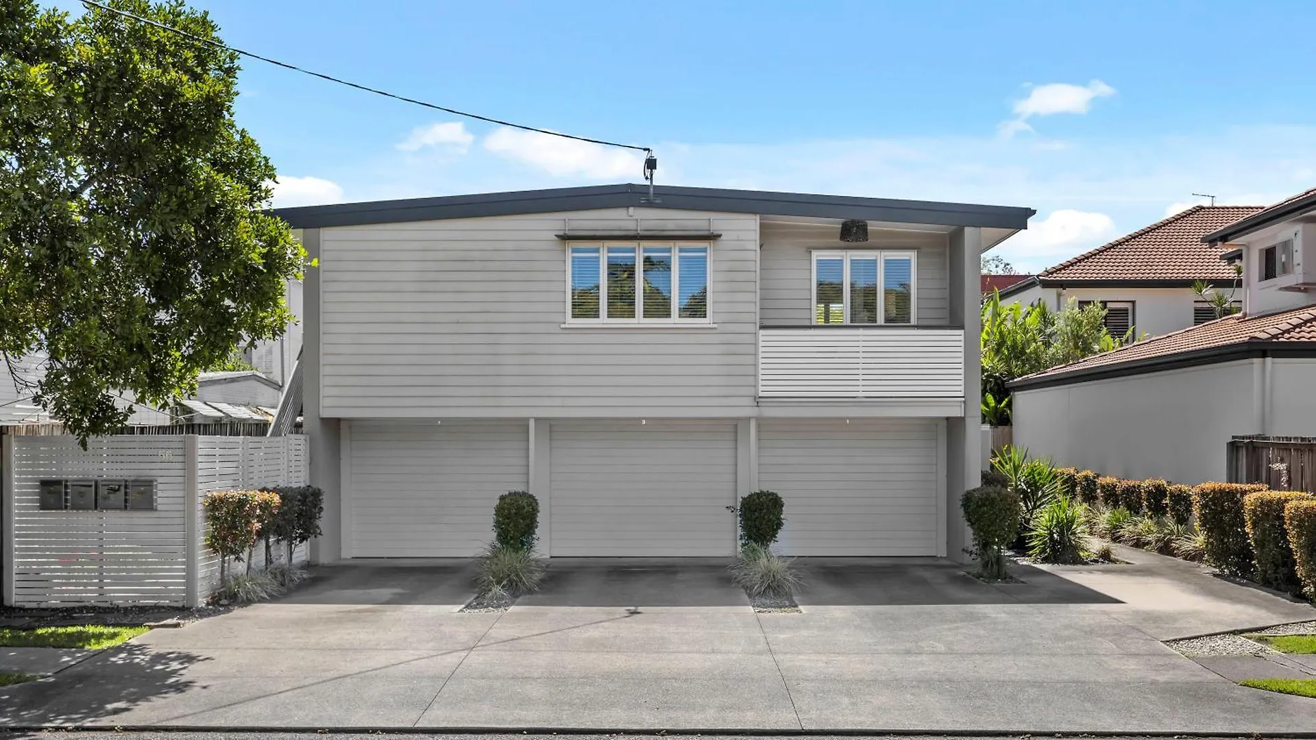 Spacious 3Br - Walk To Racecourse Rd And Portside! Brisbane Apartment